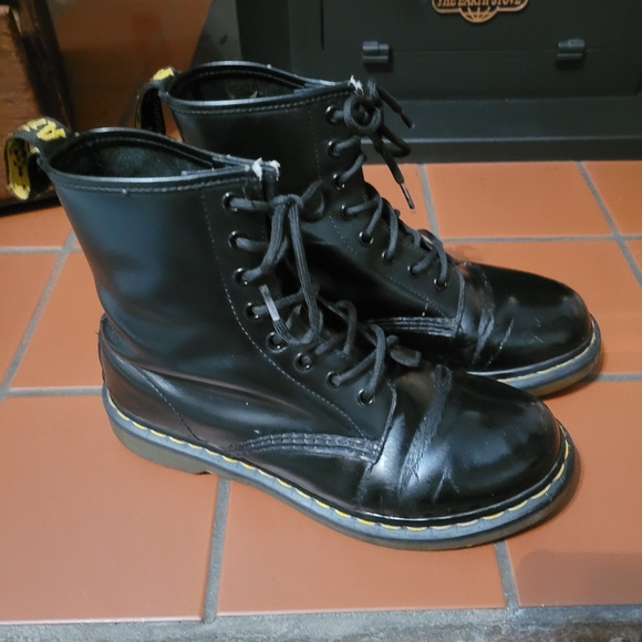 Dr. Martens 1460 WOMEN'S SMOOTH LEATHER LACE UP BOOTS - Picture 3 of 8